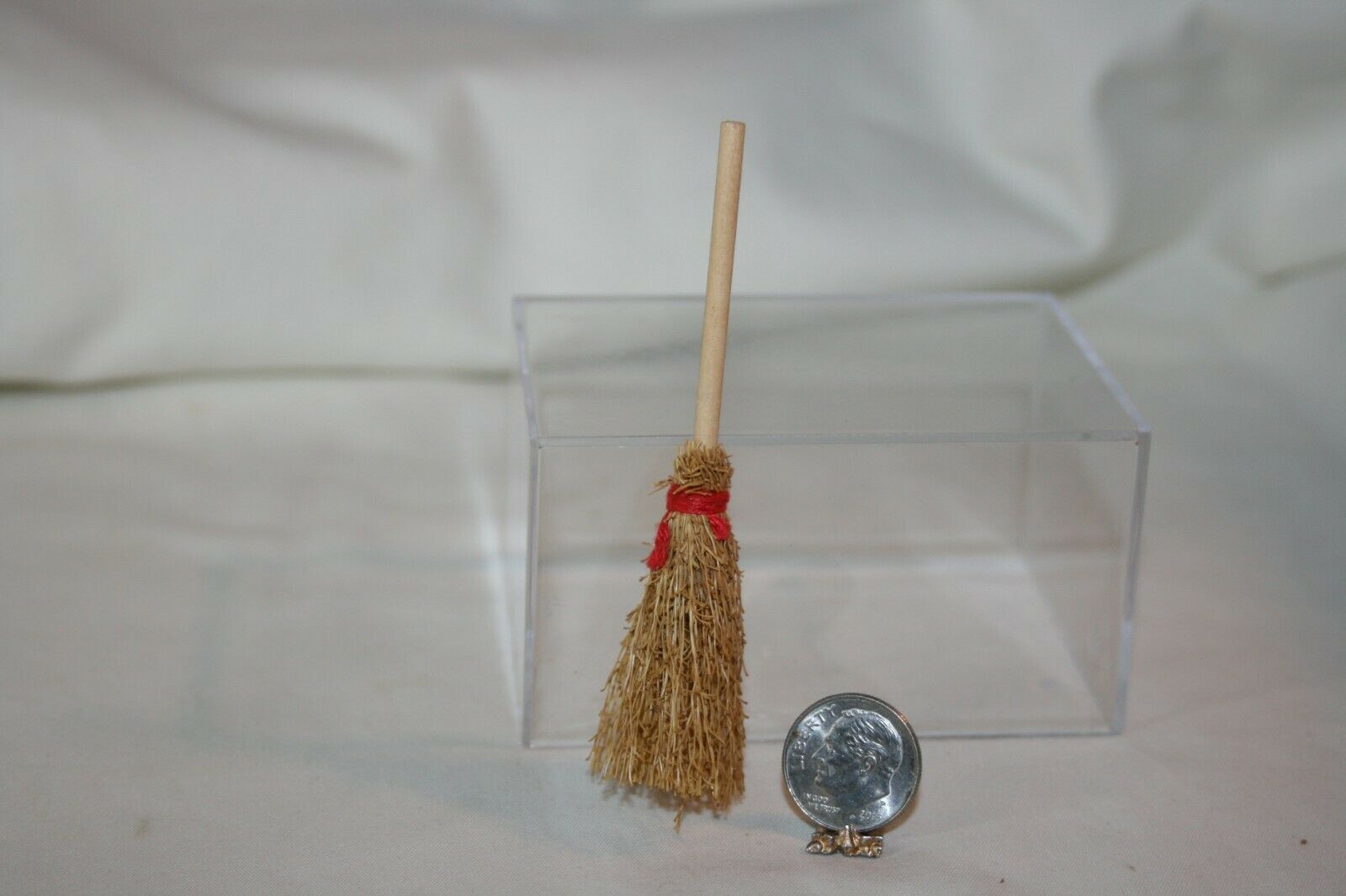 Miniature Dollhouse Fireplace Hearth Straw Corn Broom 1:12 NR