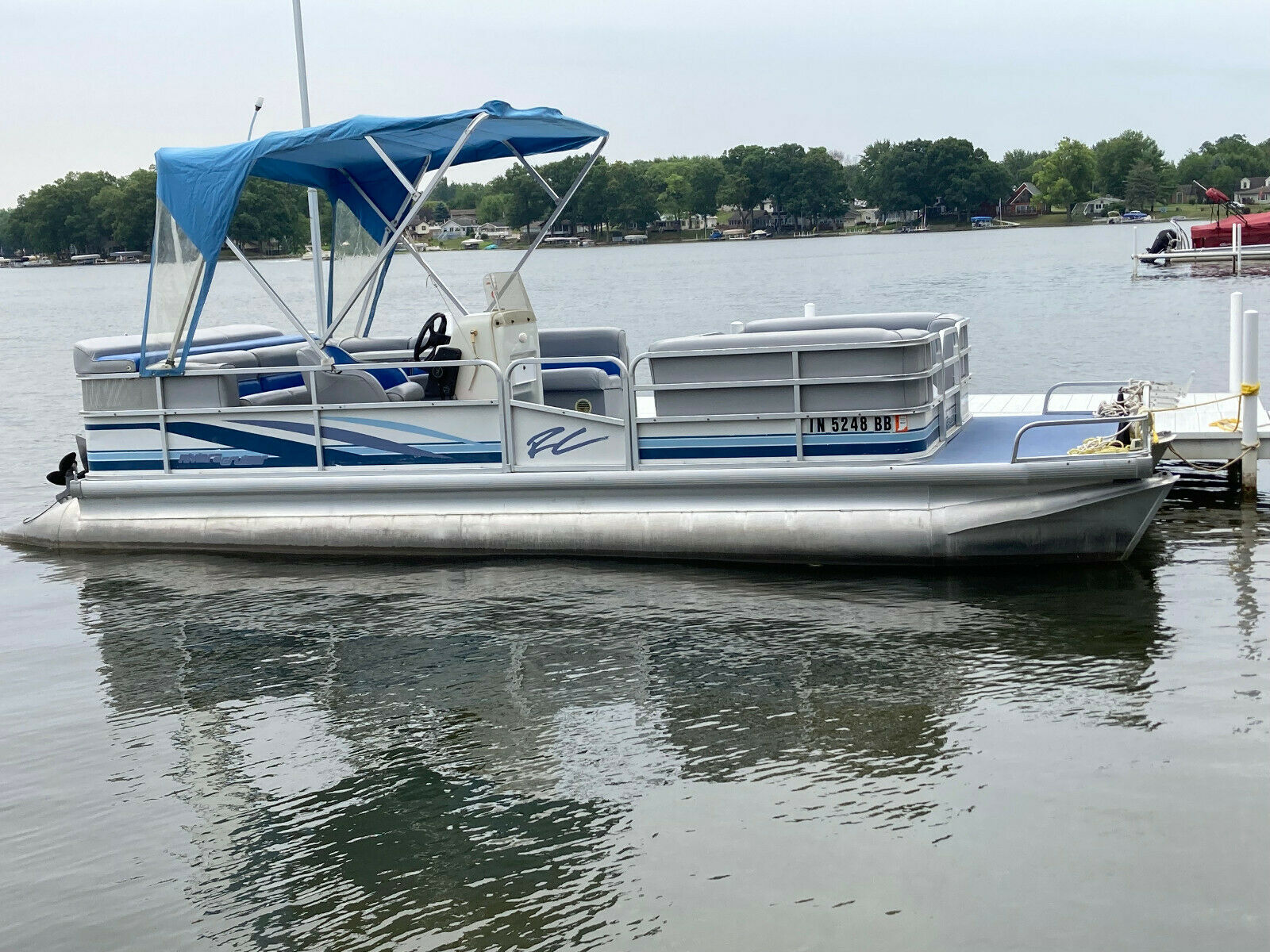 Riviera Pontoon Boat 1994 24ft with 2000 Evinrude 75hp with 2016 Trailer 24ft