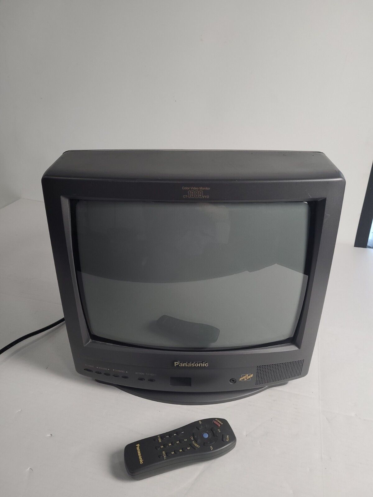 Panasonic Color Video Monitor Ct-1389vyd With Remote
